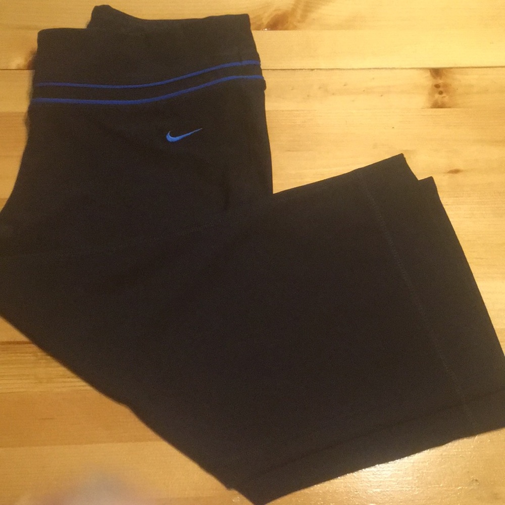 Nike Women’s Dri Fit Capri Leggings Size Small